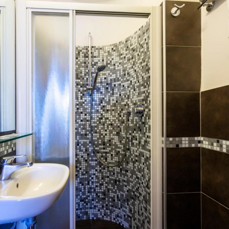 Hotel Mocambo Riccione CENTRALISSIMO AL MARE - Economy Double or Twin Room with Balcony - 4