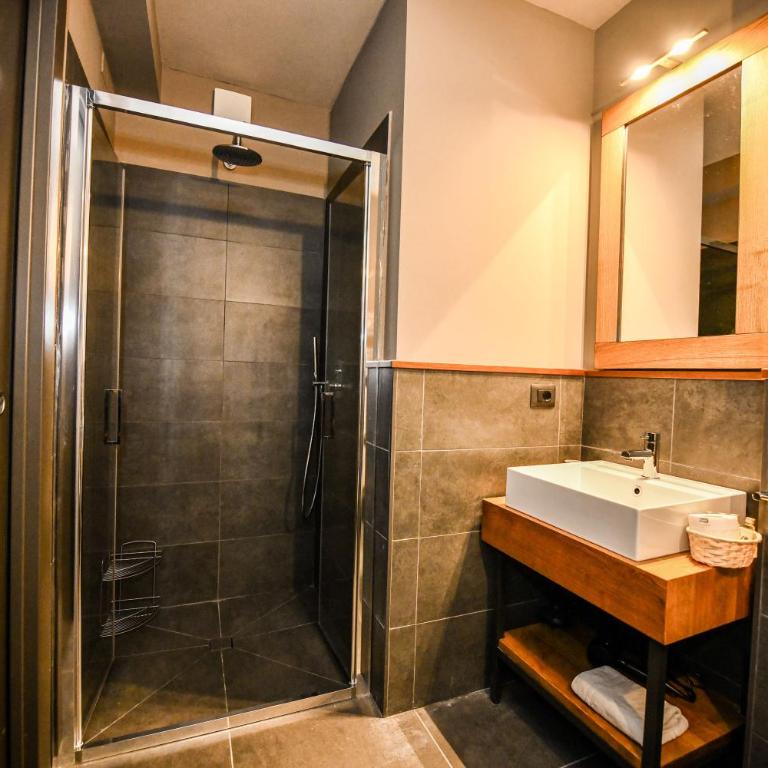 Chalet Everest - Luxury Apartments - Queen Studio - 7