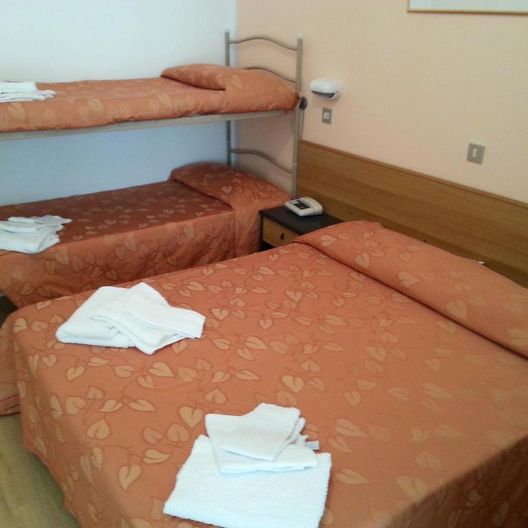 Hotel Sara - Camera Familiare (2 Adulti + 2 Bambini) - 3