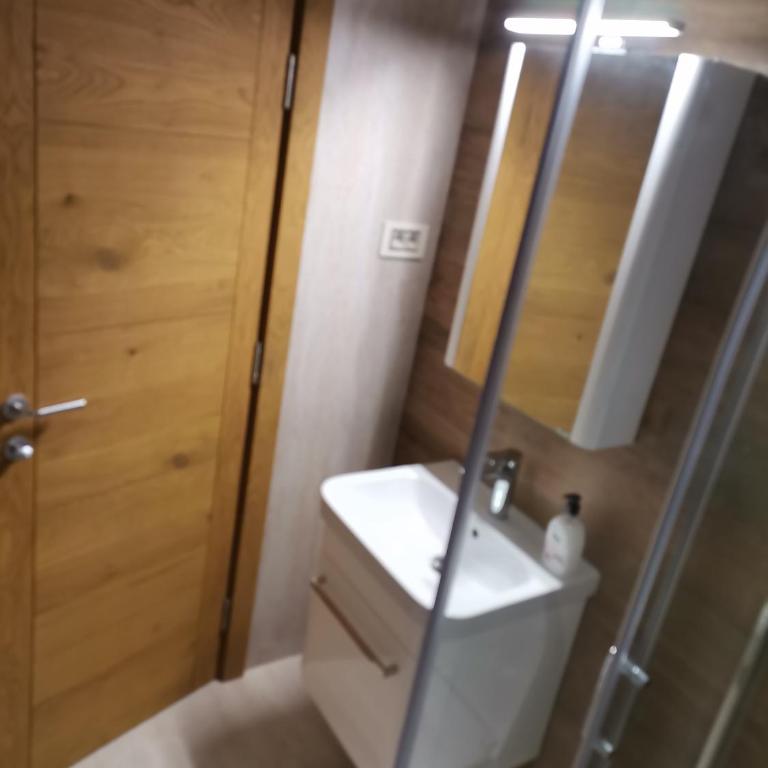 V&Dj - Two-Bedroom Apartment - 33