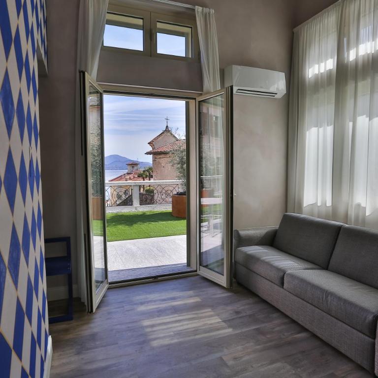 Hotel Al Campanile - Luxury Suites & Apartments - Camera Familiare con Vista Lago - 8