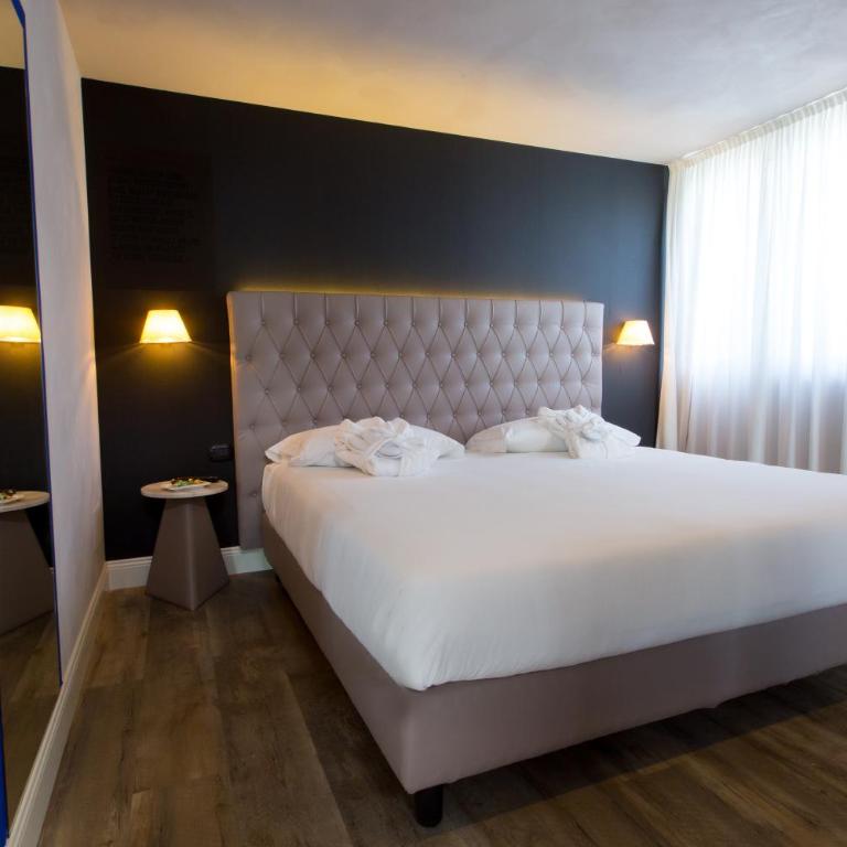 Hotel Al Campanile - Luxury Suites & Apartments - Camera Familiare con Vista Lago - 4