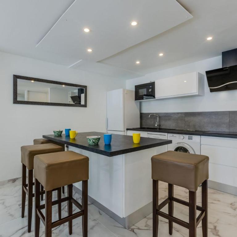 90m on the Croisette with Terrace & Sea View - Appartement - 19