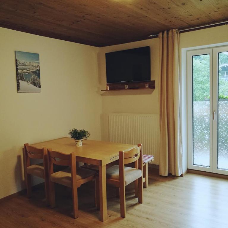 Gemütliche Wohnung 10 Minuten vom See entfernt - Apartment mit 2 Schlafzimmern - 10