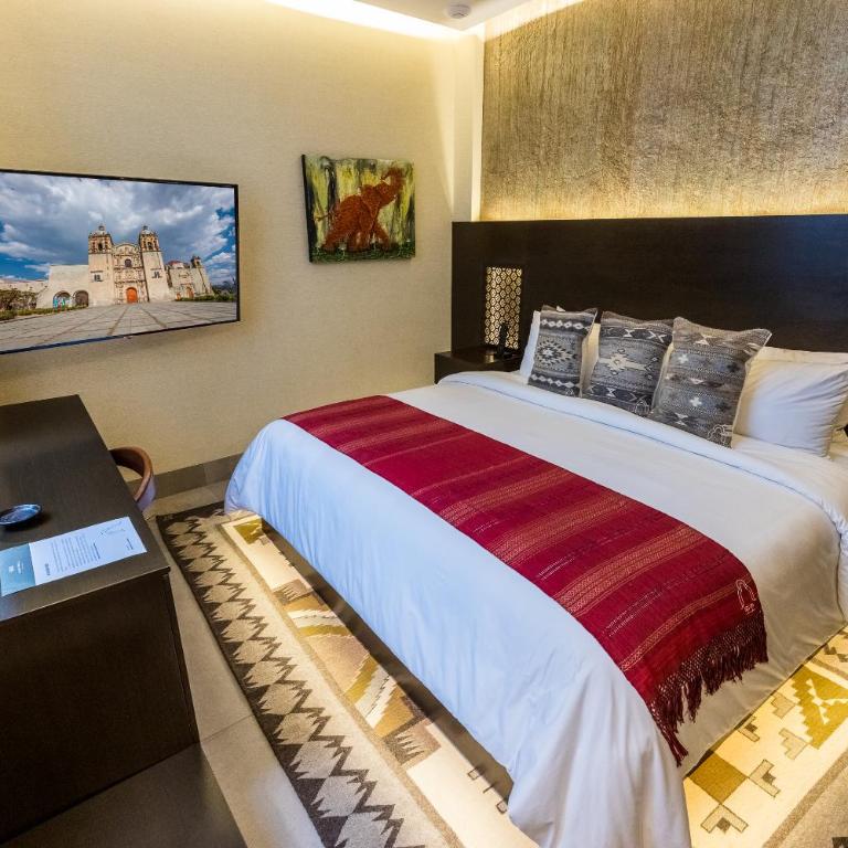 Casa Naila Hotel Boutique - Habitación con cama extragrande y vistas al jardín - 12