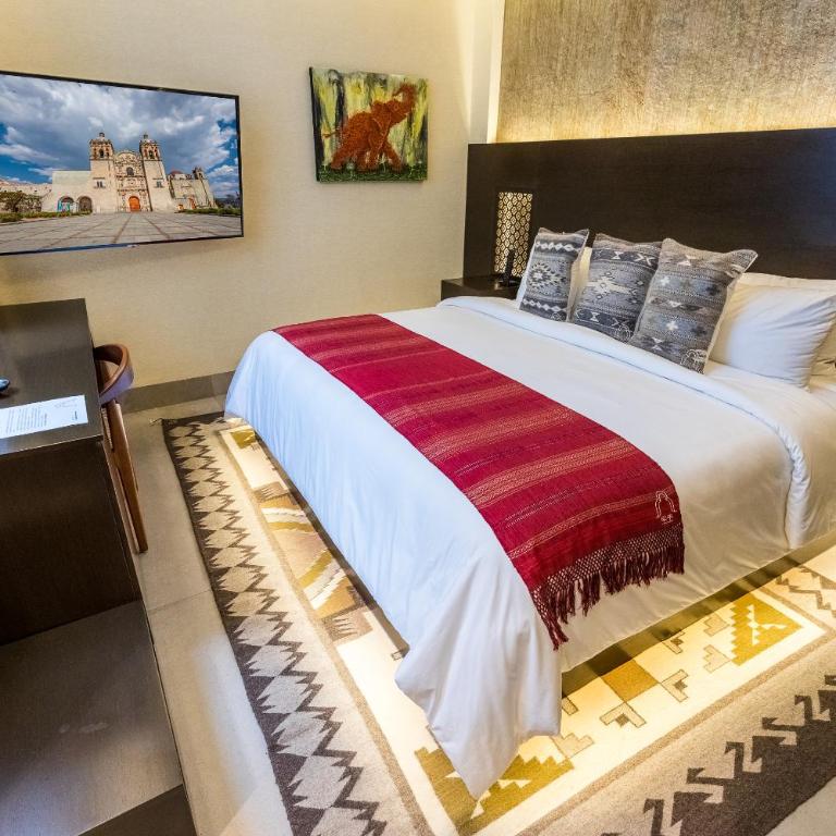 Casa Naila Hotel Boutique - Habitación con cama extragrande y vistas al jardín - 15