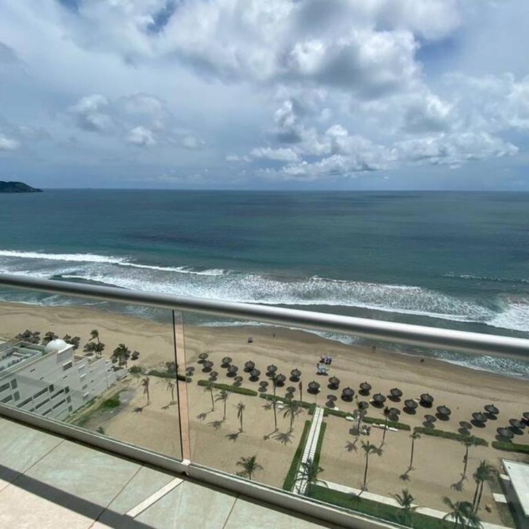 Peninsula Mzt Departamentos Vacacionales 3 Habs. - Three-Bedroom Apartment - 4