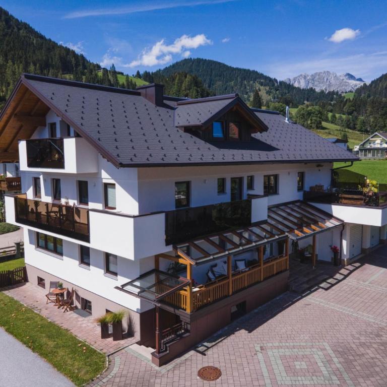 Ferienwohnung Maria Gstatter - Two-Bedroom Apartment with Balcony or Terrace - 3