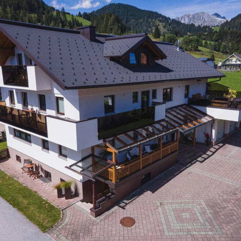 Ferienwohnung Maria Gstatter - Two-Bedroom Apartment with Balcony or Terrace - 4