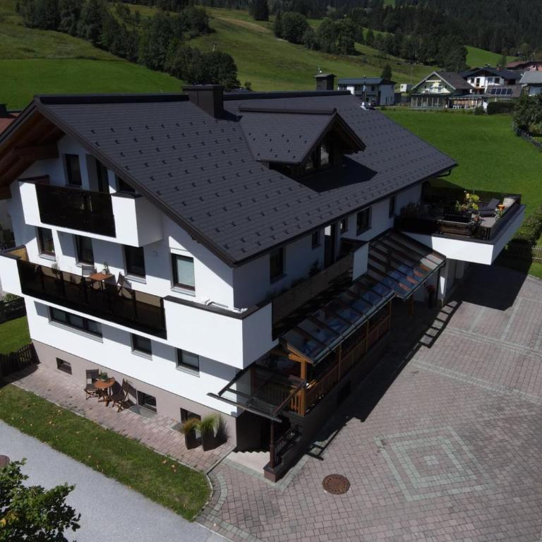 Ferienwohnung Maria Gstatter - Two-Bedroom Apartment with Balcony or Terrace - 2