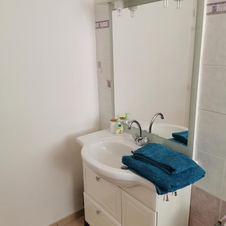 STUDIO 2 étoiles Rénové Proche des THERMES - Appartement 1 Chambre - 23