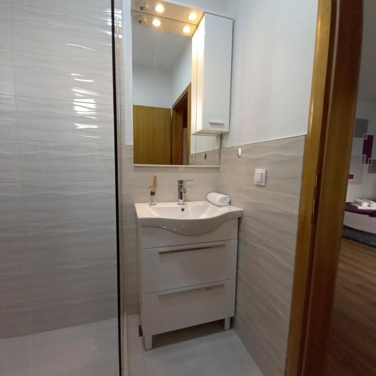 Luna APARTMANI - One-Bedroom Apartment - 7