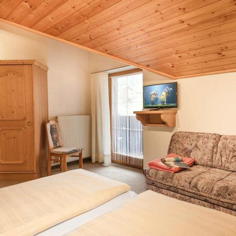 Gästehaus Gratz - inklusive Eintritt in die Alpentherme - Doppelzimmer mit Balkon - 3