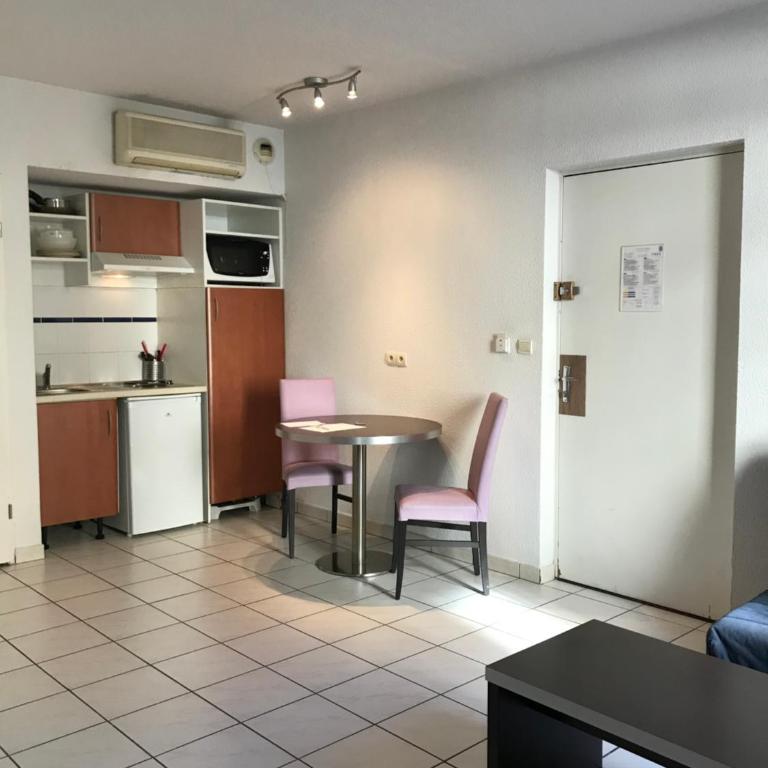 Studio Cité médiévale 250 m - Apartamento de 1 dormitorio - 14