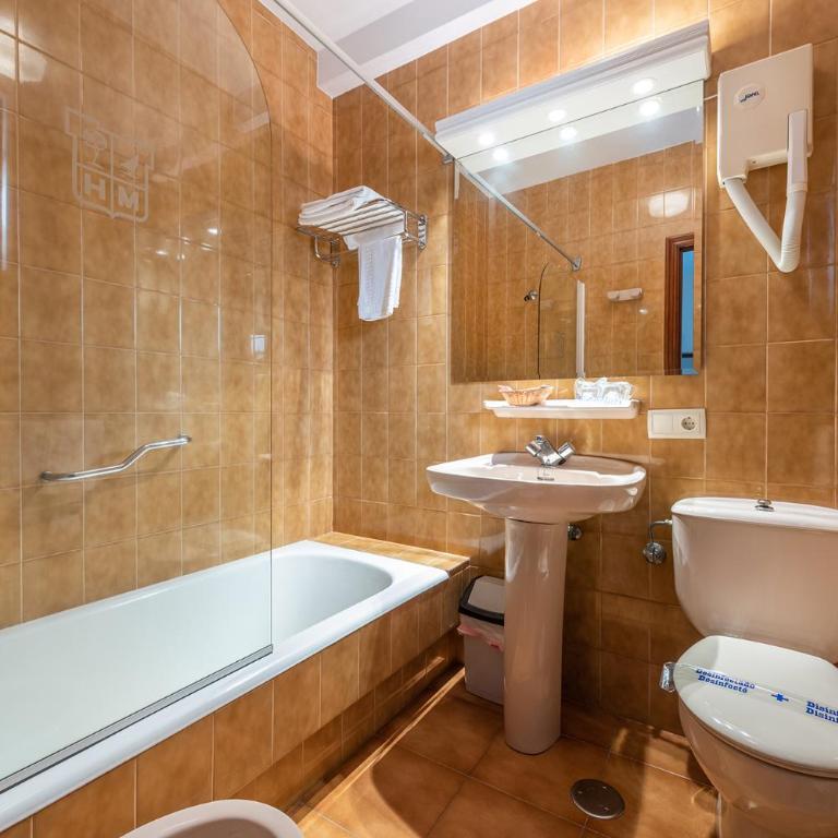 Hotel Minso - Habitación Doble Deluxe con balcón y vistas al mar - 20