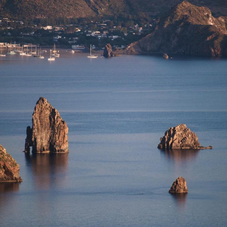 Case Quattrocchi - Giardino e Terrazzi con vista Panoramica sul Mare, Etna e Vulcano - Casa con 2 Camere da Letto - 16