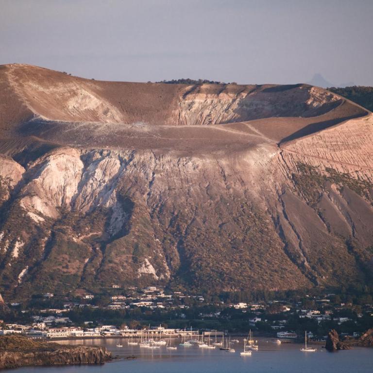 Case Quattrocchi - Giardino e Terrazzi con vista Panoramica sul Mare, Etna e Vulcano - Casa con 2 Camere da Letto - 9