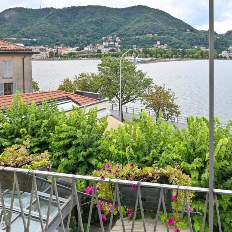 Hotel Marco's - Camera Matrimoniale con Vista Lago - 5