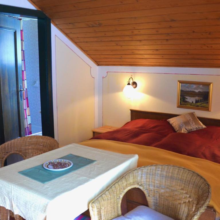 Gästehaus Christophorus - Doppelzimmer mit Parkblick - 1