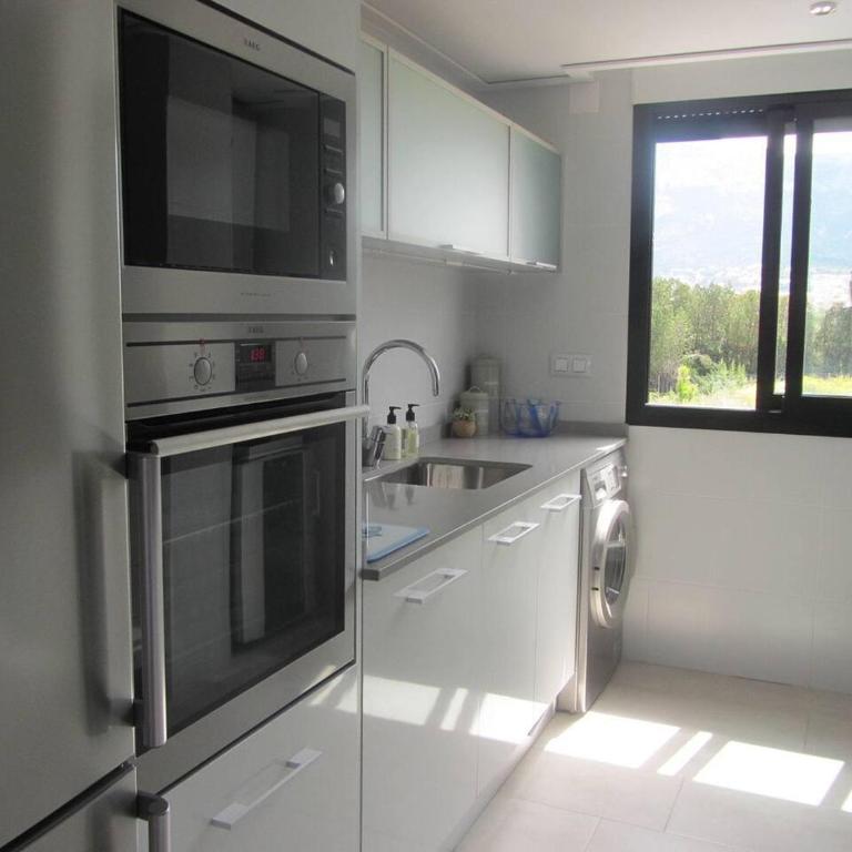 City Apt - Sleeps 4 Community Pool & Parking - Apartamento - 7