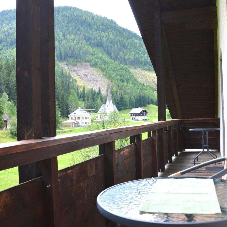 Gästehaus Christophorus - Doppelzimmer mit Parkblick - 8