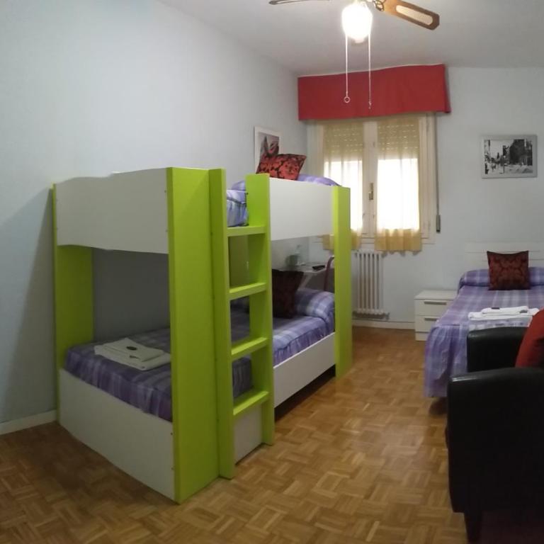 Pensión Meson del Barro - Pamplonabeds - Habitación Triple con baño compartido - 2
