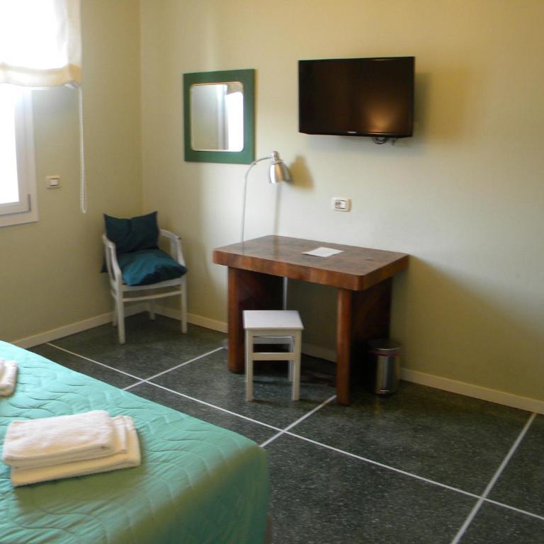 AbitaRoom - Double Room with Shared Bathroom - 13