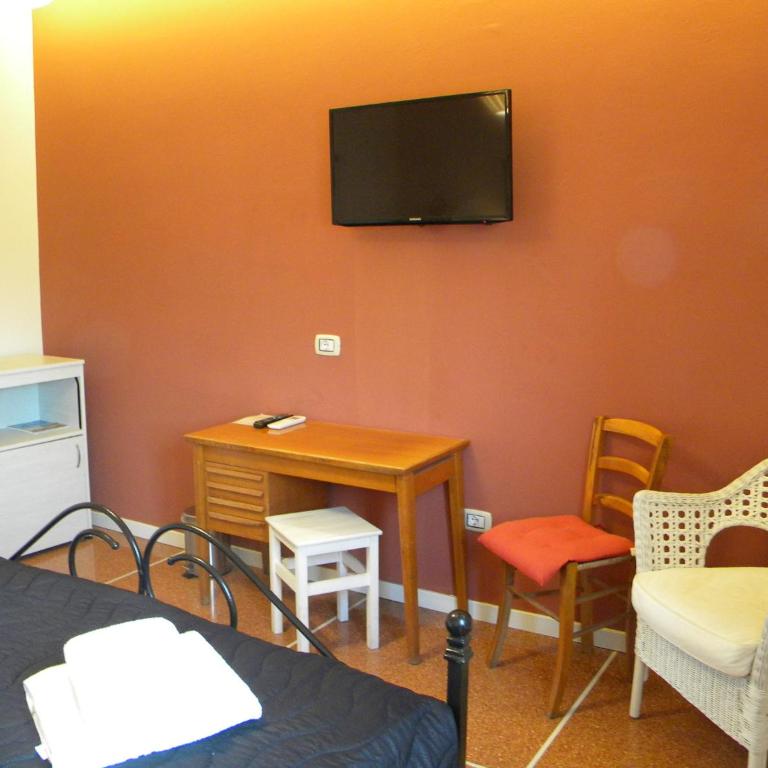 AbitaRoom - Double Room with Shared Bathroom - 17