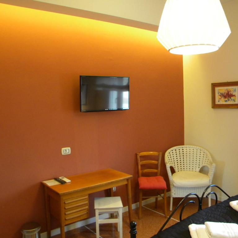 AbitaRoom - Double Room with Shared Bathroom - 3