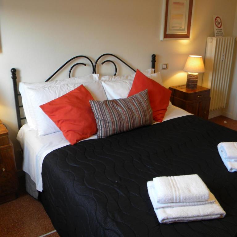 AbitaRoom - Double Room with Shared Bathroom - 4
