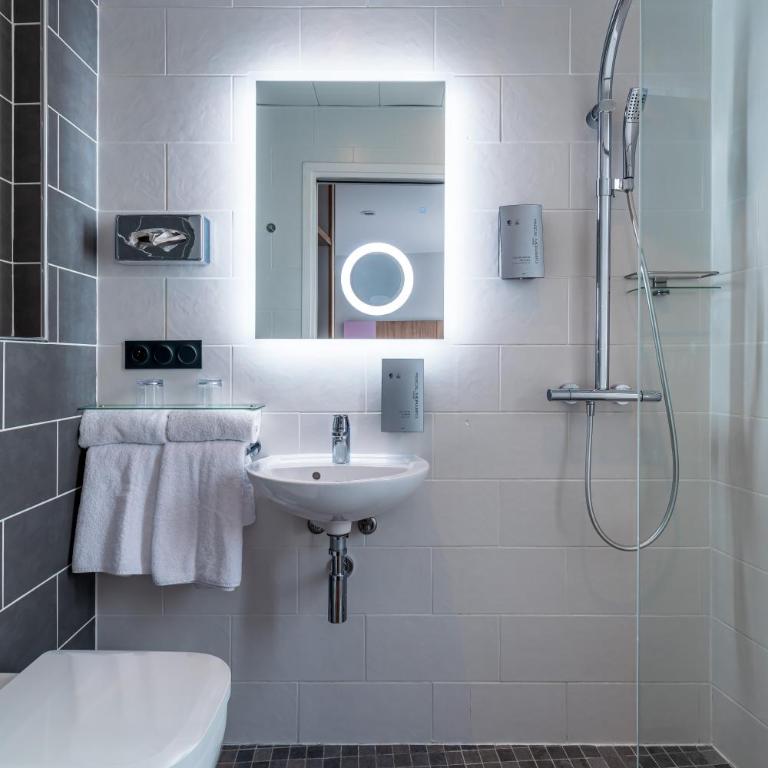 Hôtel de Bellevue Paris Gare du Nord - Chambre Lits Jumeaux Confort - 10