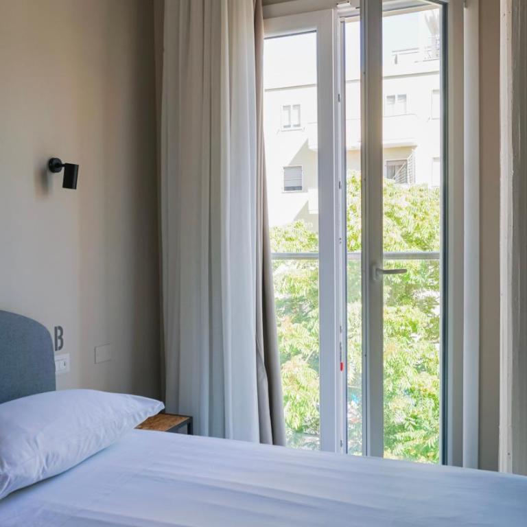 Piccolo Catalunya Hostel - Double or Twin Room with Private Bathroom - 12