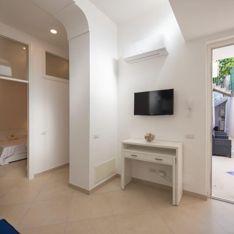 Marina Grande Holiday Apartment in Capri - Three-Bedroom Apartment - 3