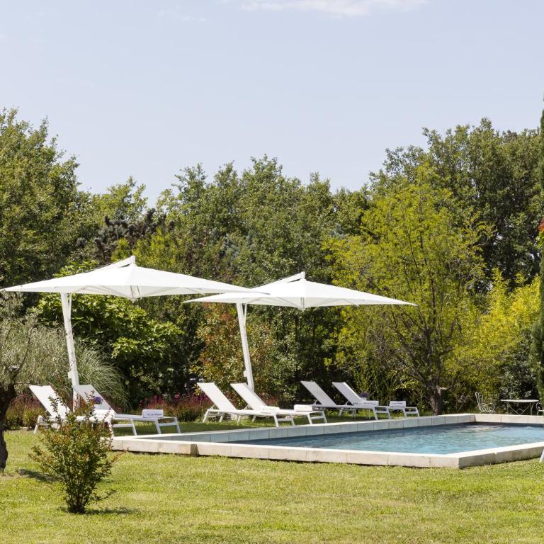 La Bastide de Damien, 5 clefs Demeure d'Exception et Table Remarquable dans le guide Teritoria, JACUZZI Privatif, Cuisine étoilée Dominique Frérard - Chambre Lit King-Size avec Baignoire Spa - 1