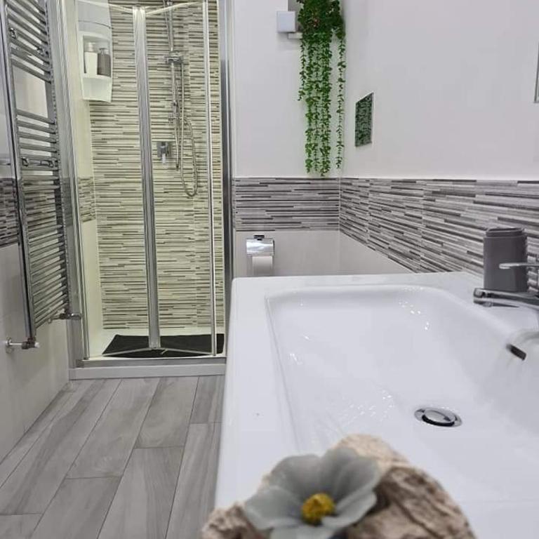 Casa Le Rose - Appartamento con 2 Camere da Letto - 63