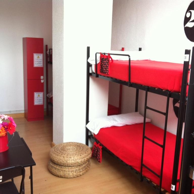 Bilbao Akelarre Hostel - Bed in 6-Bed Mixed Dormitory Room - 13