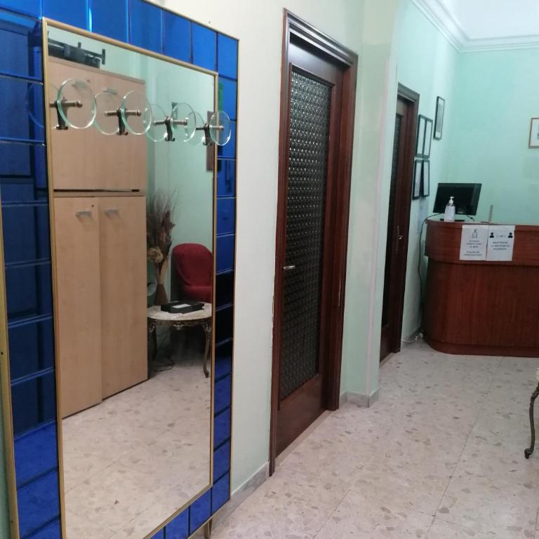 Dream Destination Rome - Camera Tripla Economy con Bagno in Comune - 8