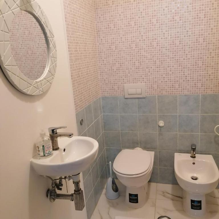 Dream Destination Rome - Camera Tripla Economy con Bagno in Comune - 17