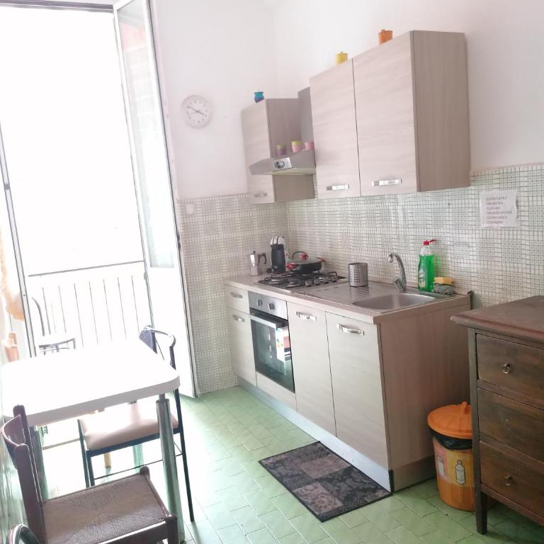 Dream Destination Rome - Camera Tripla Economy con Bagno in Comune - 15