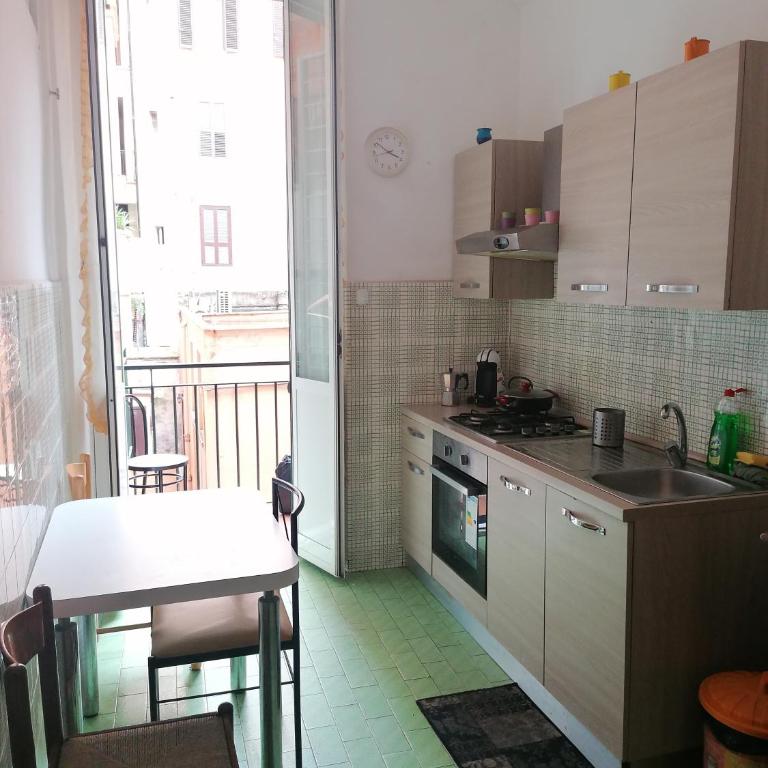 Dream Destination Rome - Camera Tripla Economy con Bagno in Comune - 1
