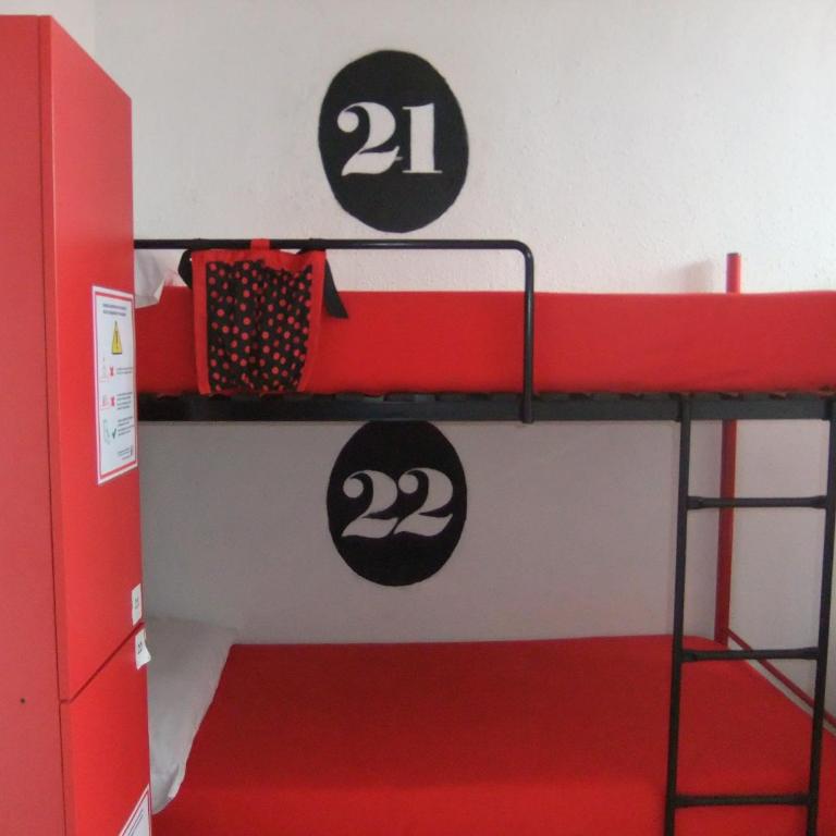 Bilbao Akelarre Hostel - Bed in 6-Bed Mixed Dormitory Room - 12
