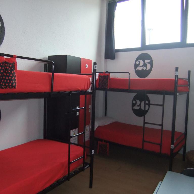 Bilbao Akelarre Hostel - Bed in 6-Bed Mixed Dormitory Room - 11
