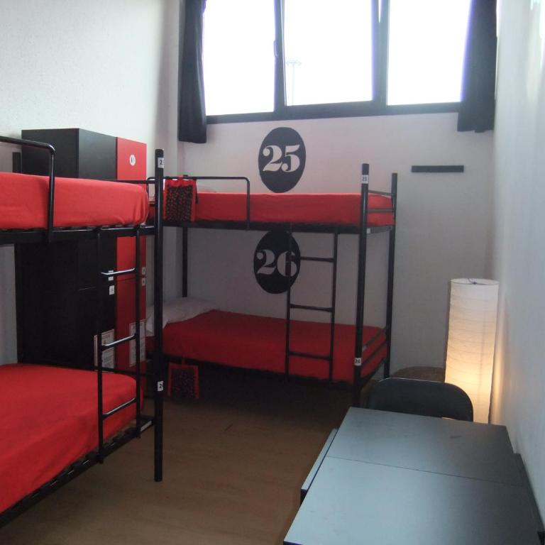 Bilbao Akelarre Hostel - Bed in 6-Bed Mixed Dormitory Room - 7