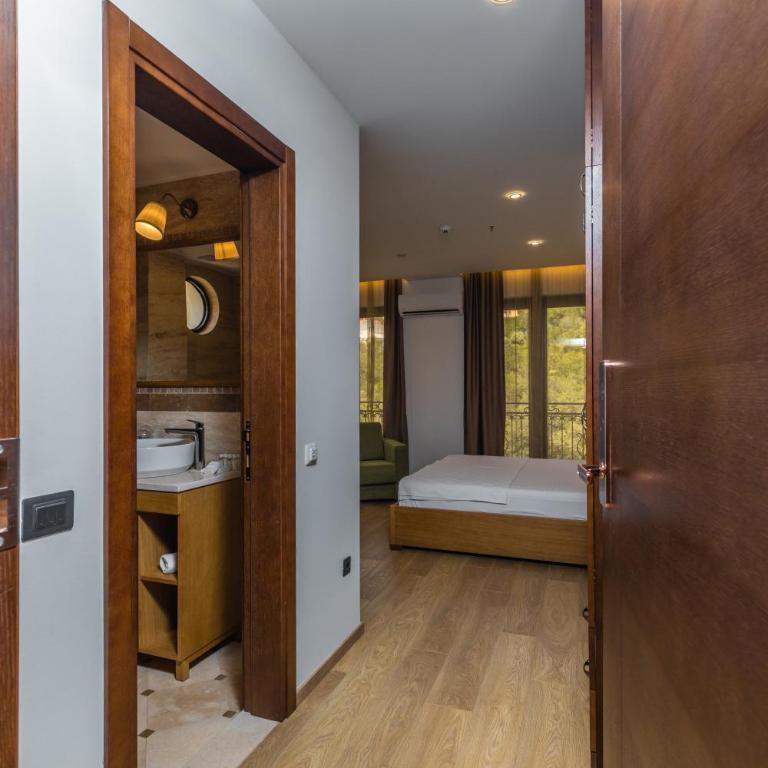 Hotel Plaza Lucice - Deluxe Double Room with Extra Bed - 4