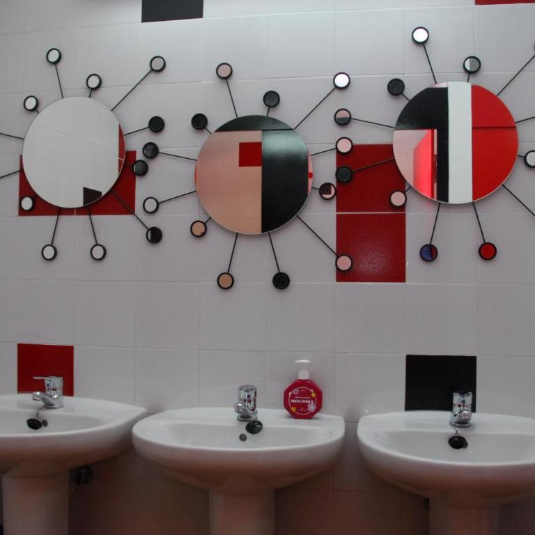 Bilbao Akelarre Hostel - Quadruple Room with Shared Bathroom - 5