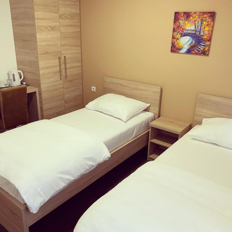 Hotel Tanja - Standardna Trokrevetna Soba - 4