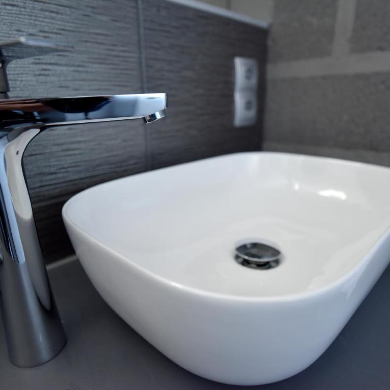 Apartmani i Bungalovi TROJKA - Bungalov sa Popločanom Terasom - 4