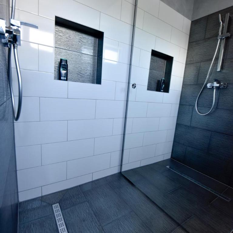Apartmani i Bungalovi TROJKA - Bungalov sa Popločanom Terasom - 6