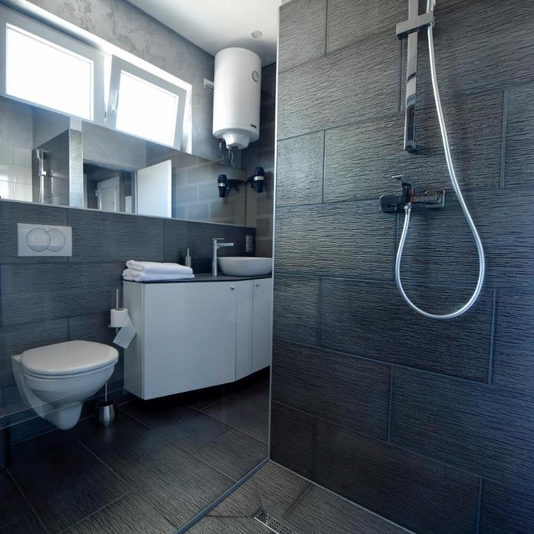 Apartmani i Bungalovi TROJKA - Bungalov sa Popločanom Terasom - 3