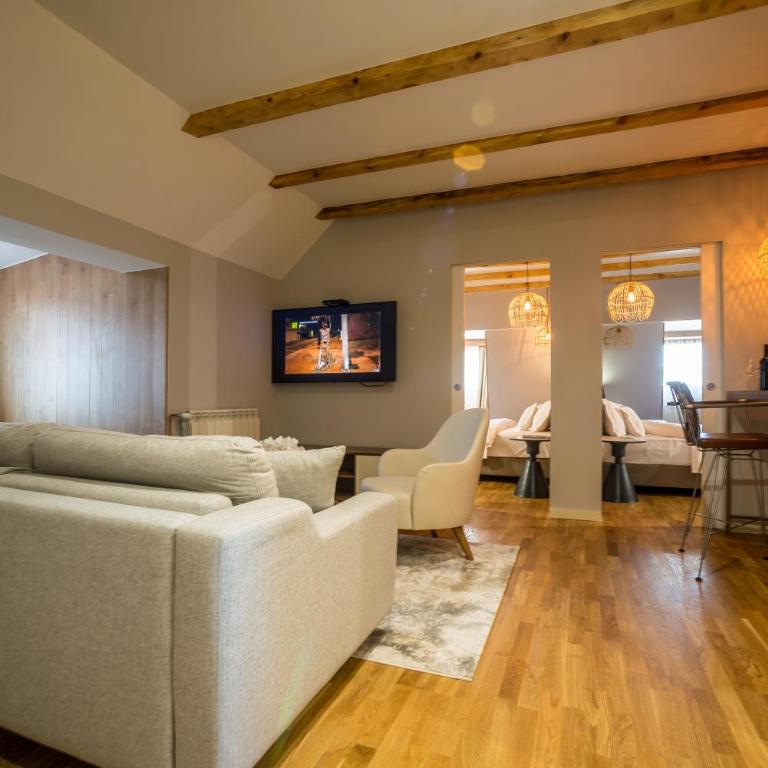 Ski Hotel - Two-Bedroom Suite - 3